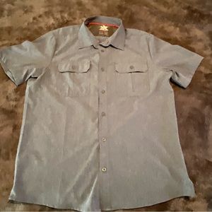 Mens Medium zeroxposur light weight shirt.